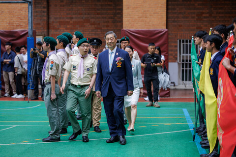 主禮嘉賓檢閱巡遊