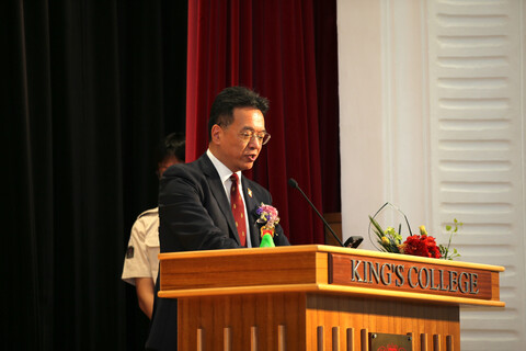 全場高歌《百載英皇》